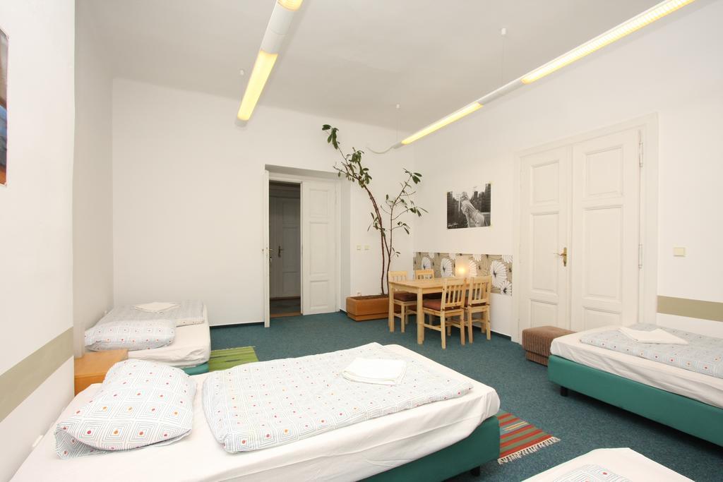Charles Square Hostel Praga Quarto foto