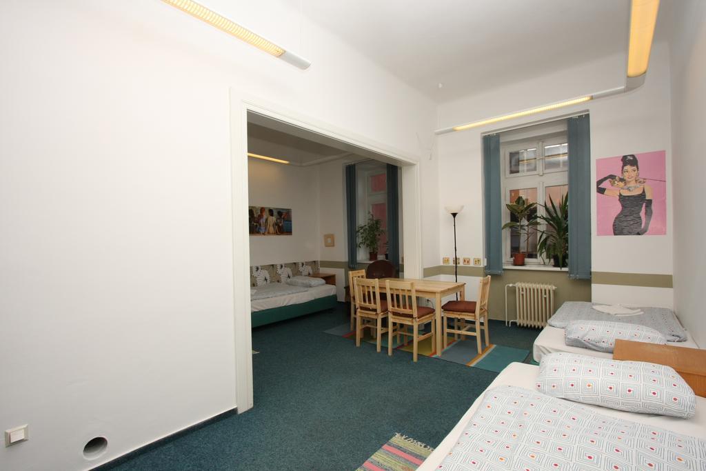 Charles Square Hostel Praga Quarto foto